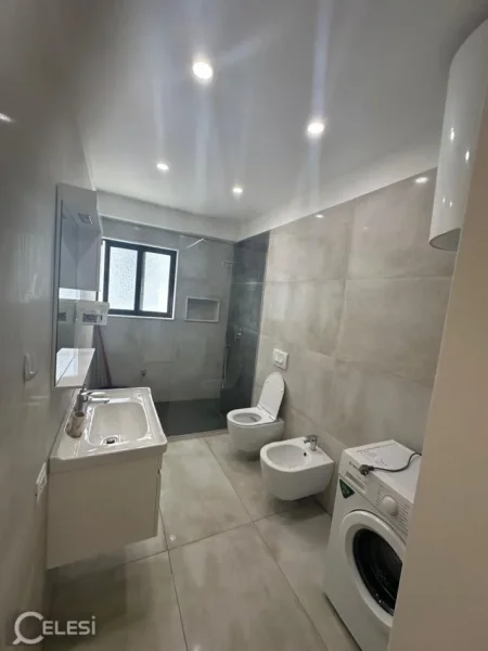 Tirane, jepet me qera apartament 2+1+Aneks+Ballkon Kati 2, 100 m² 500 € (ALI DEMI)