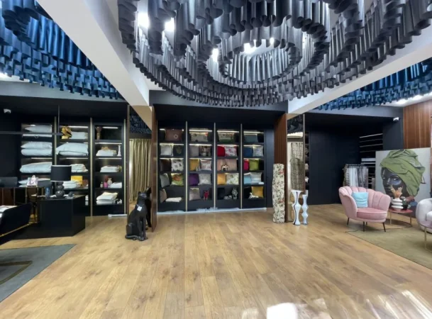 Tirane, jepet me qera ambjent biznesi Kati 1, 132 m² 3.000 € (Vasil Shanto)