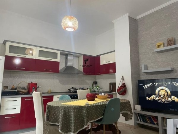 Tirane, jepet me qera apartament 2+1 Kati 2, 93 m² 500 € (KOPSHTI BOTANIK)
