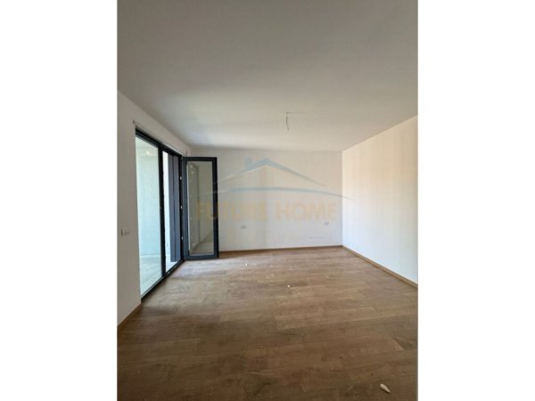 Tirane, shitet apartament 2+1+Ballkon Kati 4, 117 m² 158.000 € (DOGANA AKSES TIRANA)