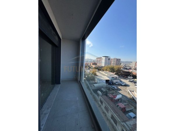 Tirane, shitet apartament 2+1+Ballkon Kati 4, 117 m² 158.000 € (DOGANA AKSES TIRANA)