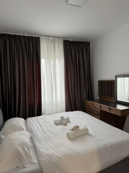 Tirane, jepet me qera apartament 1+1+Ballkon Kati 5, 65 m² 550 € (rruga 5 Maj)