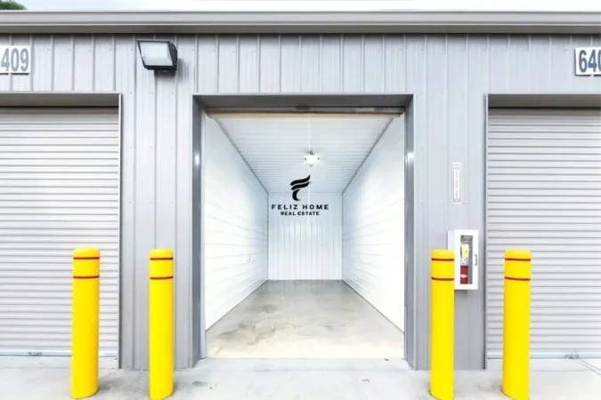 Tirane, jepet me qera dyqan Kati 0, 30 m² 1.200 € (ISH EKSPOZITA)