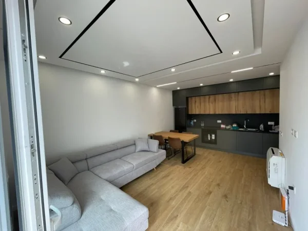 Tirane, jepet me qera apartament 3+1+Ballkon Kati 3, 110 m² 