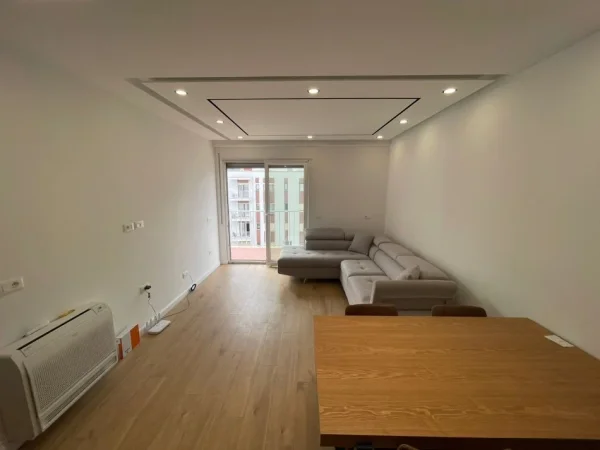 Tirane, jepet me qera apartament 3+1+Ballkon Kati 3, 110 m² 
