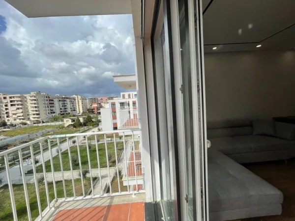 Tirane, jepet me qera apartament 3+1+Ballkon Kati 3, 110 m² 