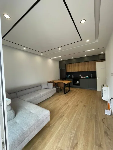 Tirane, jepet me qera apartament 3+1+Ballkon Kati 3, 110 m² 