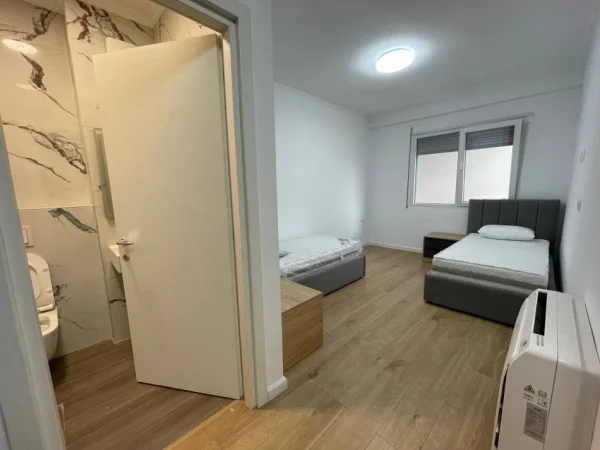 Tirane, jepet me qera apartament 3+1+Ballkon Kati 3, 110 m² 