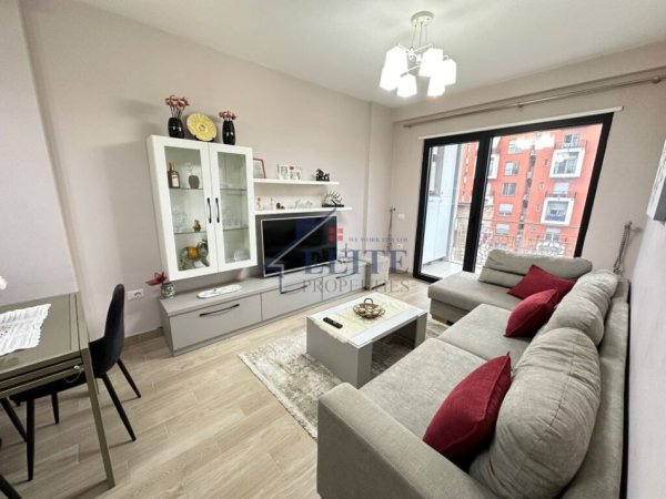 Tirane, jepet me qera apartament 2+1+Ballkon Kati 4, 75 m² 650 € (21 Dhjetori)