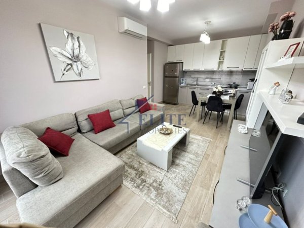 Tirane, jepet me qera apartament 2+1+Ballkon Kati 4, 75 m² 650 € (21 Dhjetori)