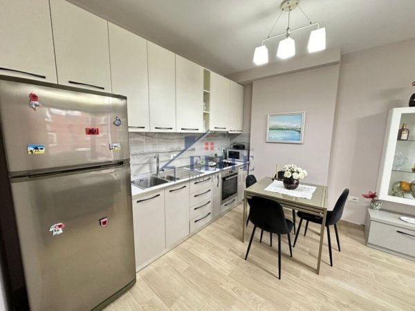 Tirane, jepet me qera apartament 2+1+Ballkon Kati 4, 75 m² 650 € (21 Dhjetori)