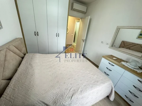 Tirane, jepet me qera apartament 2+1+Ballkon Kati 4, 75 m² 650 € (21 Dhjetori)