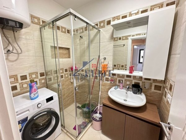 Tirane, jepet me qera apartament 2+1+Ballkon Kati 4, 75 m² 650 € (21 Dhjetori)