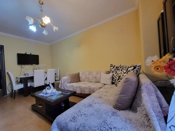 Tirane, jepet me qera apartament 2+1 Kati 8, 90 m² 400 € (Aleksandri i madh)