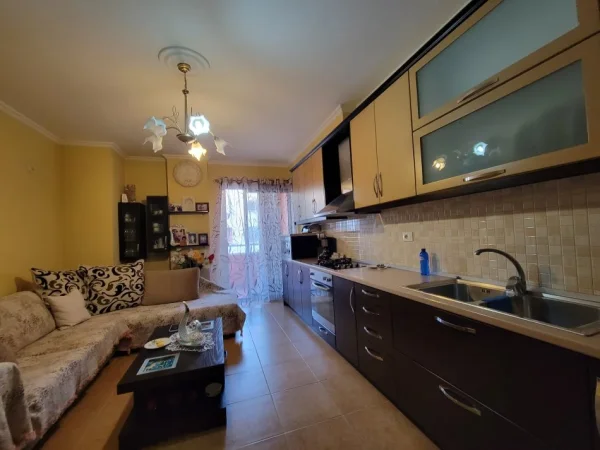 Tirane, jepet me qera apartament 2+1 Kati 8, 90 m² 400 € (Aleksandri i madh)