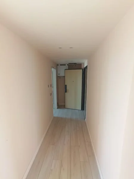 Tirane, jepet me qera ambjent biznesi Kati 7, 95 m² 1.350 € (Rruga e Kavajes)