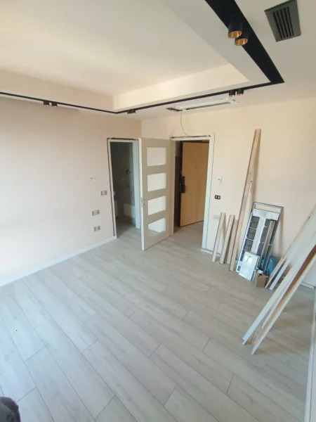 Tirane, jepet me qera ambjent biznesi Kati 7, 95 m² 1.350 € (Rruga e Kavajes)