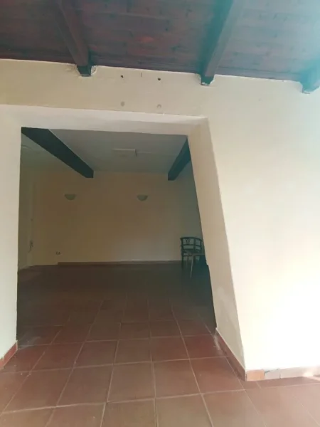 Tirane, shitet dyqan Kati 0, 48 m² 144.000 € (myslym shyri)