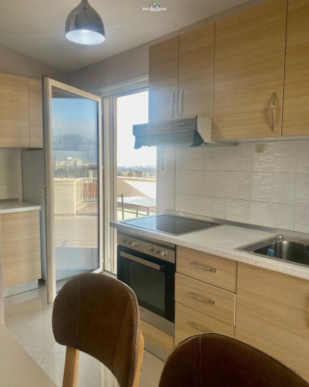 Tirane, jepet me qera apartament 2+1 Kati 6, 140 m² 750 € (liqeni i thate)