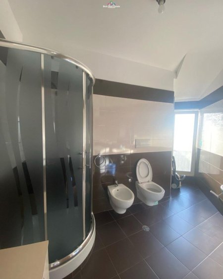 Tirane, jepet me qera apartament 2+1 Kati 6, 140 m² 750 € (liqeni i thate)