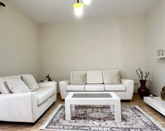 Tirane, jepet me qera apartament 1+1 , 64 m² 600 € (Myslym Shyri)