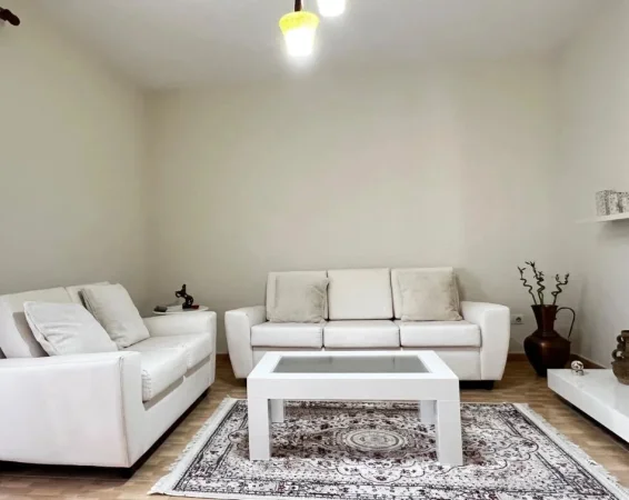 Tirane, jepet me qera apartament 1+1 , 64 m² 600 € (Myslym Shyri)