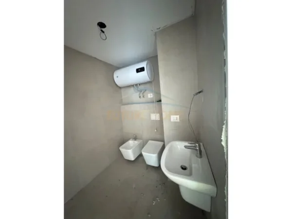 Tirane, shitet apartament 2+1+2+post parkimi Kati 4, 118 m² 158.000 € (Akses Tirana)