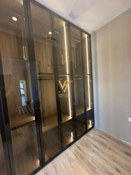 Tirane, jepet me qera apartament 2+1+Ballkon , 114 m² 1.500 € (GARDEN BUILDING)
