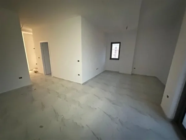 Tirane, jepet me qera apartament 2+1 Kati 7, 101 m² 700 € (Ish Fusha e Aviacionit)