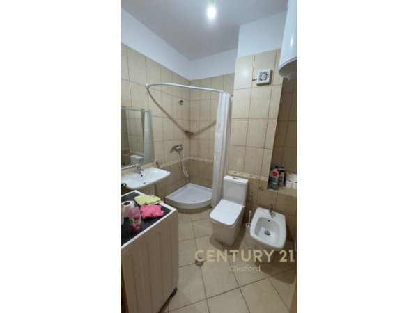 Tirane, shitet apartament 1+1 Kati 5, 73 m² 213.000 € (RRUGA E BARRIKADAVE)