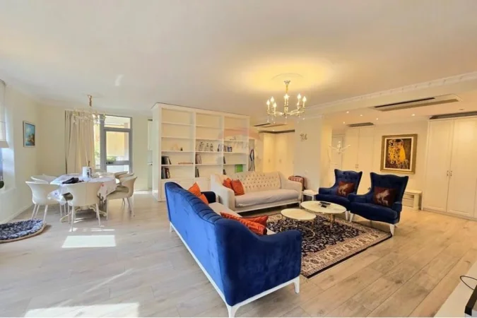 Tirane, jepet me qera apartament 4+1 Kati 3, 240 m² 2.800 € (Qendër, Shqipëri)