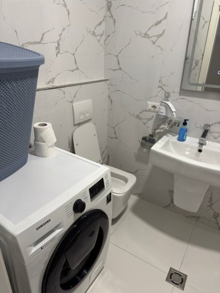 Tirane, jepet me qera apartament 1+1+Ballkon Kati 5, 70 m² 550 € (Rruga 5 Maj , prapa concord center)