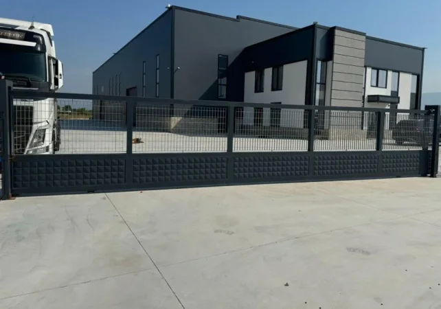 Tirane, jepet me qera ambjent biznesi Kati 0, 1.100 m² 3.700 € (Fushe Preze)