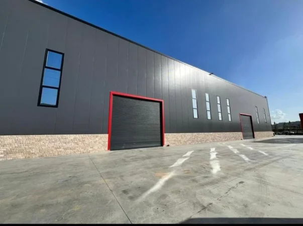 Tirane, jepet me qera ambjent biznesi Kati 0, 1.100 m² 3.700 € (Fushe Preze)