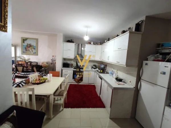 Tirane, shitet apartament 3+1+Ballkon Kati 6, 162 m² 220.000 € (FRESK)