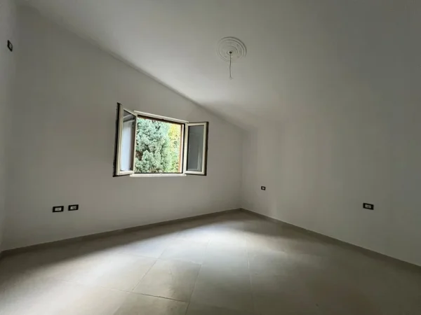 Shitet vile 3 kateshe e pabanuar me pare te vilat Gjermane, Rr.Fuat Toptani , me dokumenta