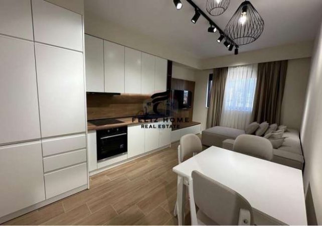 Tirane, jepet me qera apartament 1+1 Kati 1, 75 m² 500 € (RRUGA 5 MAJI)