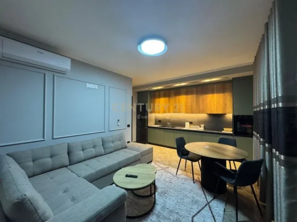 Tirane, jepet me qera apartament 2+1+Ballkon Kati 7, 90 m² 600 € 
