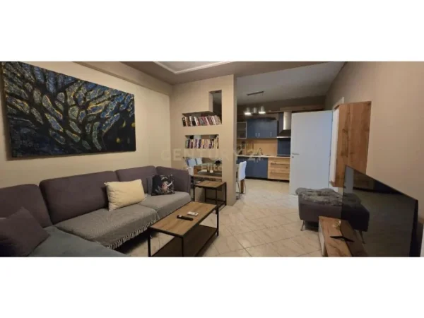 Tirane, jepet me qera 1+1 Kati 4, 67 m² 600 € 