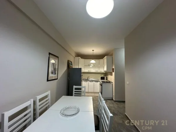 Tirane, jepet me qera apartament 2+1+Ballkon Kati 2, 100 m² 600 € 