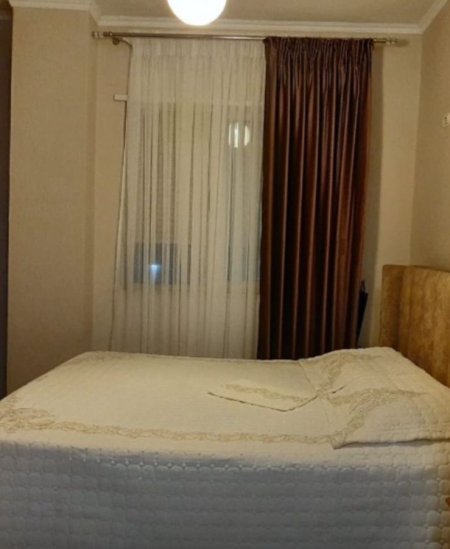Tirane, jepet me qera apartament 3+1+Aneks+Ballkon Kati 3, 106 m² 1.000 € (kopshti zoologjik)
