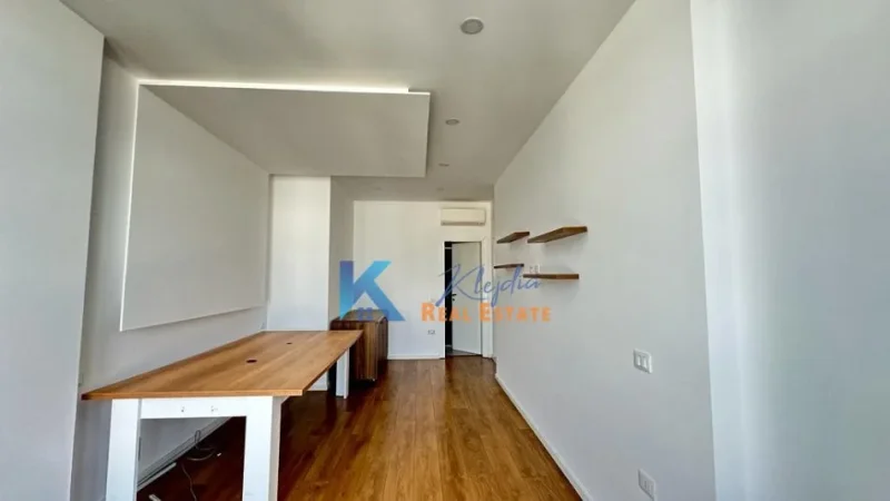 Tirane, jap me qera zyre Kati 8, 100 m² 800 € (Komuna e Parisit, Kika 2)
