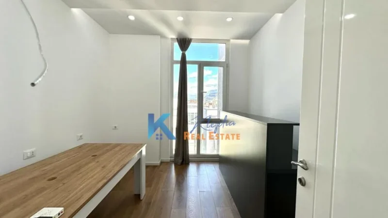 Tirane, jap me qera zyre Kati 8, 100 m² 800 € (Komuna e Parisit, Kika 2)