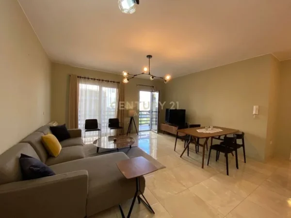 Tirane, jepet me qera 2+1+Ballkon Kati 4, 91 m² 850 € 