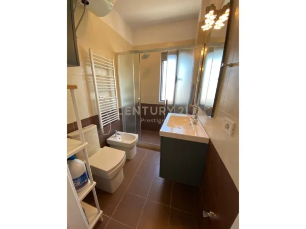Tirane, jepet me qera 2+1+Ballkon Kati 4, 91 m² 850 € 