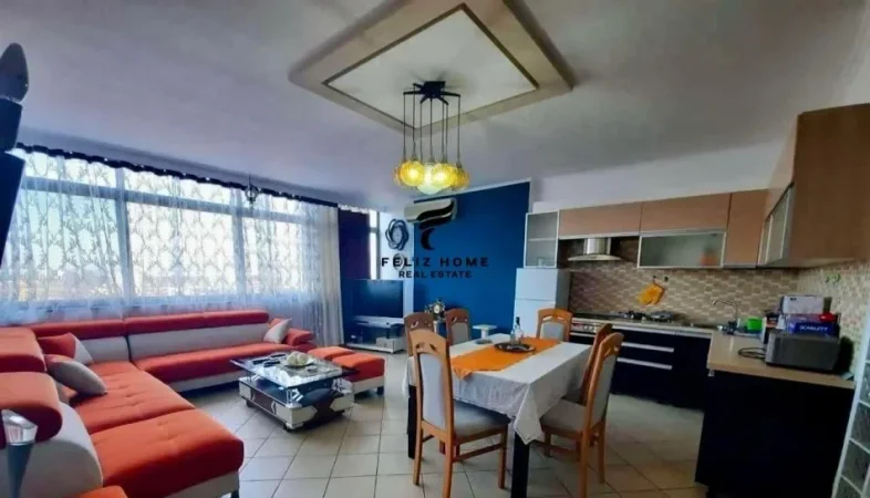 Tirane, jepet me qera apartament 3+1 Kati 10, 120 m² 800 € (ISH PARKU)
