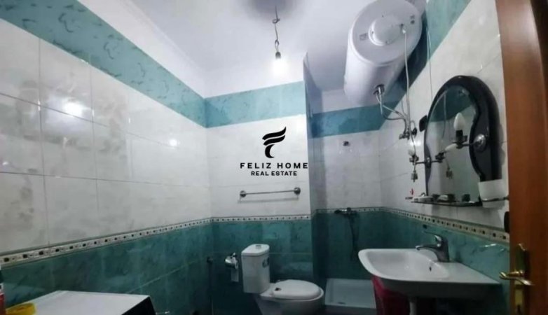 Tirane, jepet me qera apartament 3+1 Kati 10, 120 m² 800 € (ISH PARKU)