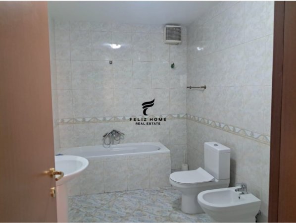 Tirane, jepet me qera dyqan Kati 6, 133 m² 1.500 € (BLLOKU)