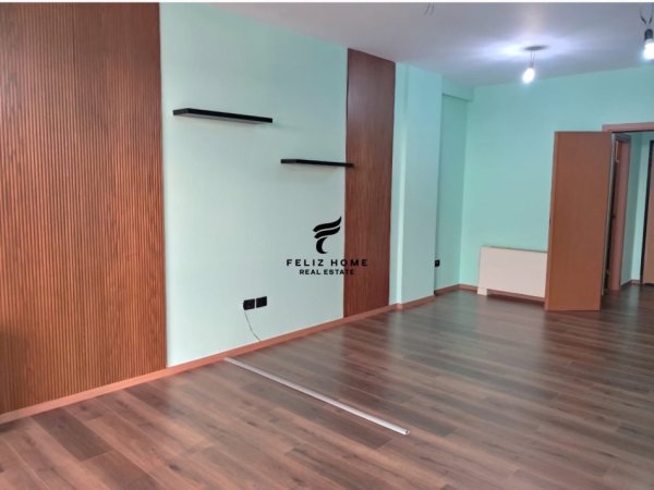 Tirane, jepet me qera dyqan Kati 6, 133 m² 1.500 € (BLLOKU)