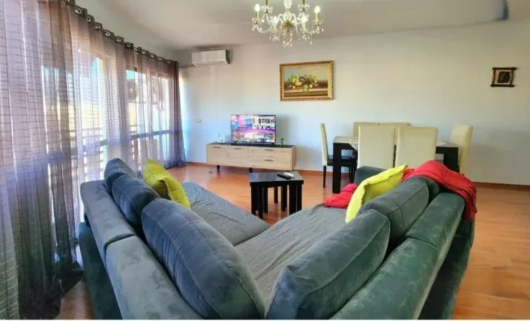 Tirane, shitet apartament 1+1+Ballkon Kati 3, 76 m² 149.990 € (Zogu i zi)